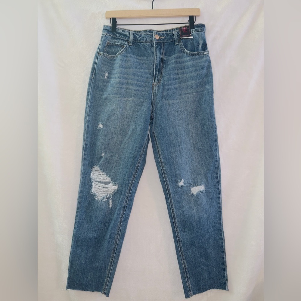 NWT No Boundaries Medium Wash Denim Super High Rise Slim Straight Crop Jeans 11